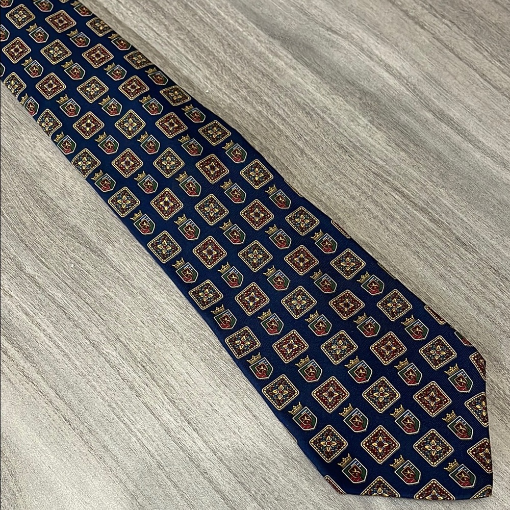 TOMMY HILFIGER 100% Silk Necktie
Men’s tie navy blue